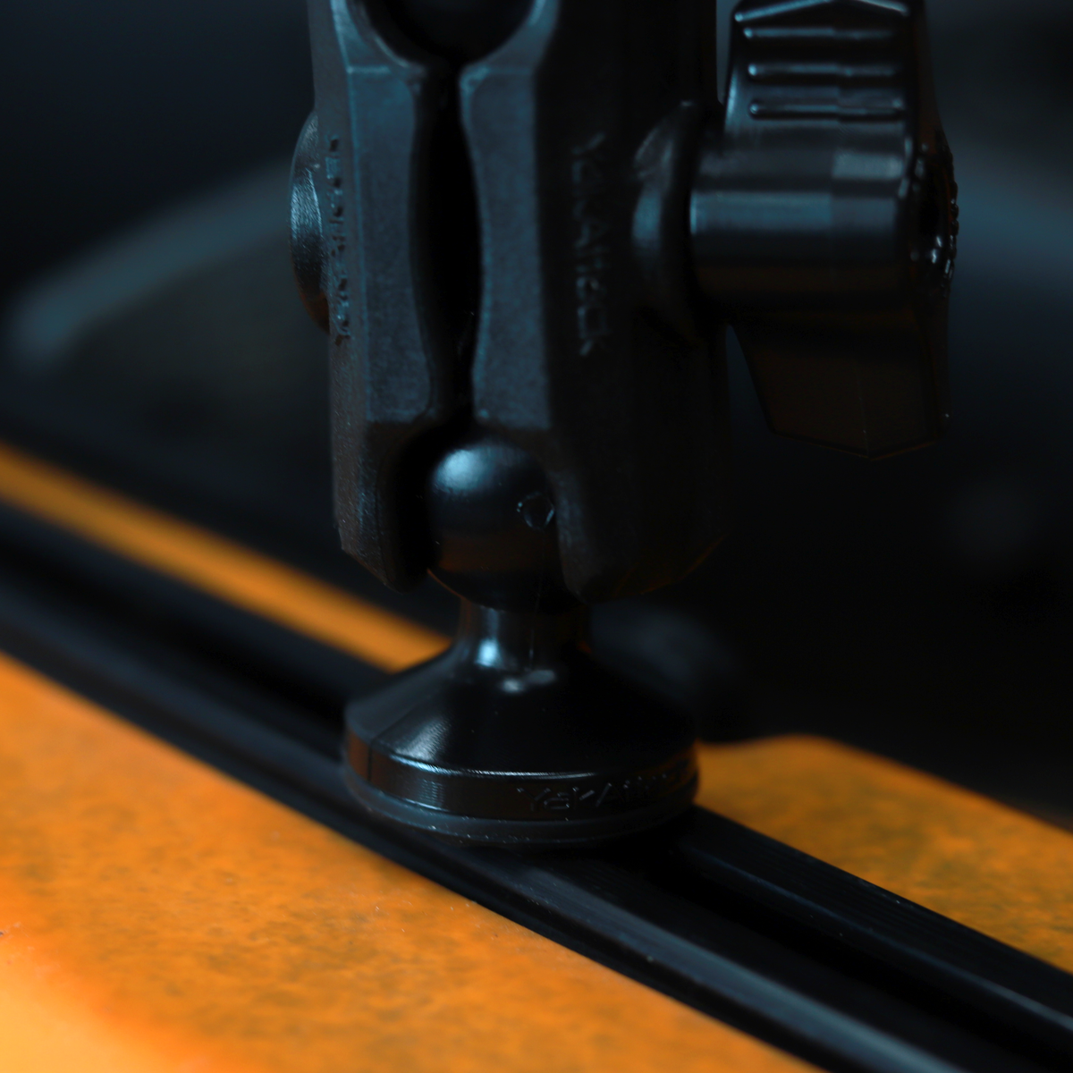 YakAttack Screwball Ram Slidetrax